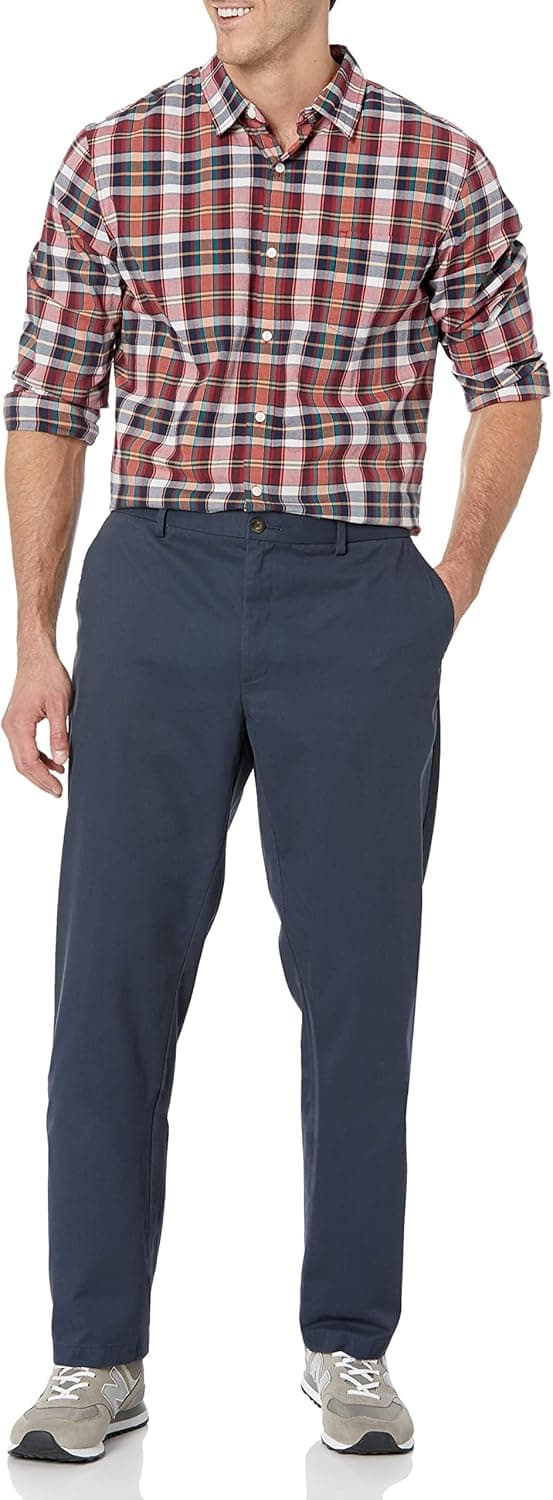 Detalle 2 de Amazon Essentials men’s straight fit wrinkle-resistant flat-front casual chino trousers
