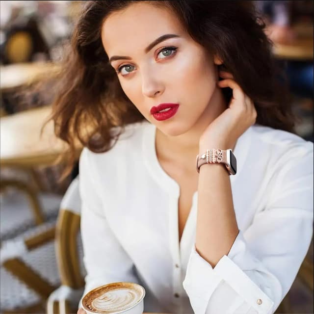 Detalle 2 de JJii Sung Designer Flower Engraved Strap with Charming Decoration for Apple Watch (Women 38mm–46mm)