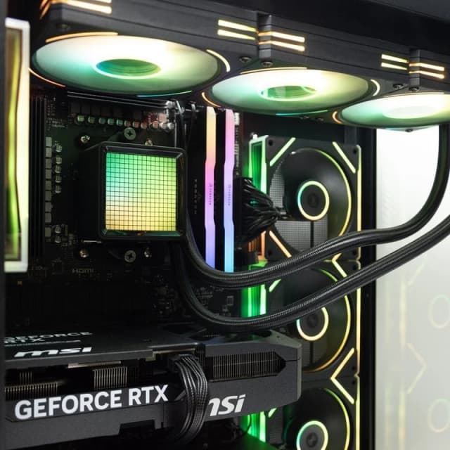 Detalle de PcCom Imperial By Starwraith con AMD Ryzen 7 9800X3D, 32GB RAM, 2TB SSD y RTX 5070