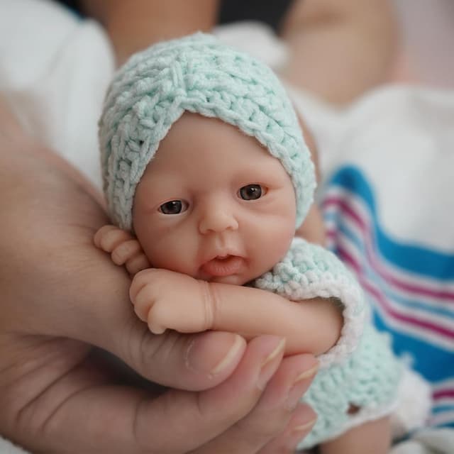 Thumbnail 6 de MYREBABY Mini muñeca Reborn 17,78 cm