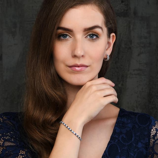 Detalle de Bracciale tennis Diamond Treats da donna in argento 925 con zirconi blu, verdi, rossi o bianchi