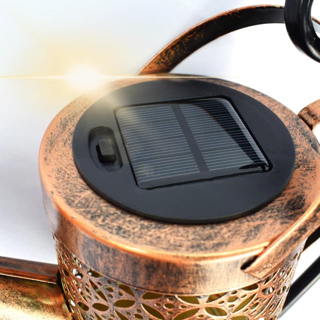 Detalle de ZKLiLi solar watering can with cascading lights – waterproof hanging garden lantern