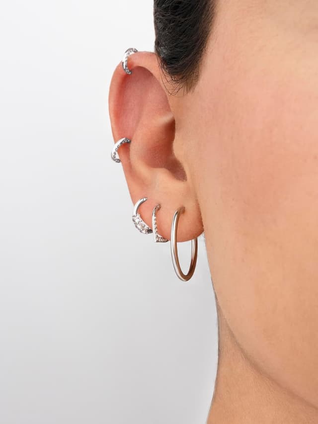 Detalle de SINGULARU Pendientes Aro Ank, baño de rodio 💍