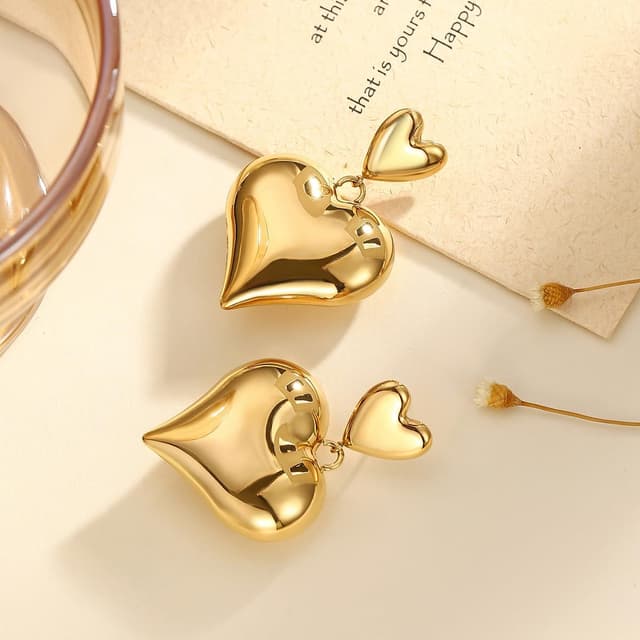 Detalle 2 de BUEMMR boucles d’oreilles pendantes en forme de cœur plaqué or 18 carats en acier inoxydable