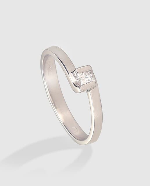 Detalle de El Corte Inglés Anillo solitario diamante en oro blanco 💍