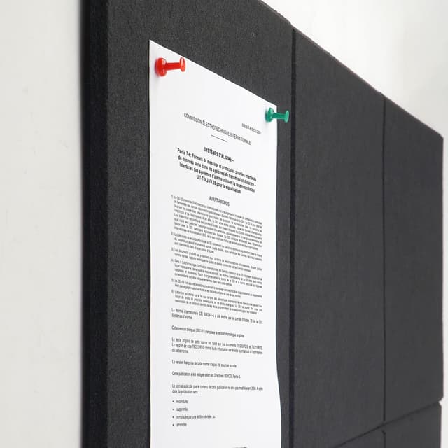 Detalle de Cork Board Alternative felt tile notice pin board (90 x 60 cm) – 6 pack with 20 pushpins, black