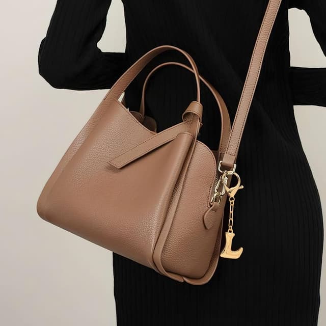 Detalle de LILIE&WHITE L keychain keyring