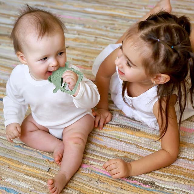 Detalle 2 de Eascrozn Baby Teething Toys (Set of 3) Silicone Teething Mittens for 3+ Months