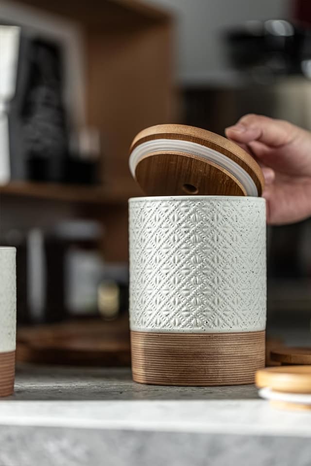 Detalle 2 de Miamolo Large Ceramic Coffee Canister with Airtight Wooden Lid (28 fl. oz), Stackable White Storage Jars
