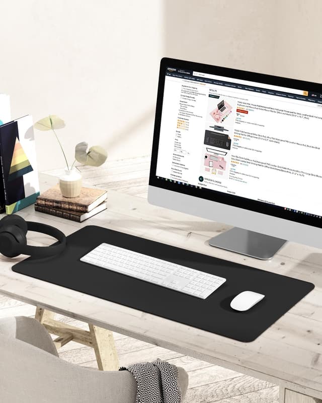 Detalle de YSAGi non-slip desk pad (waterproof PVC leather) desk & mouse mat, 80 x 40 cm, black