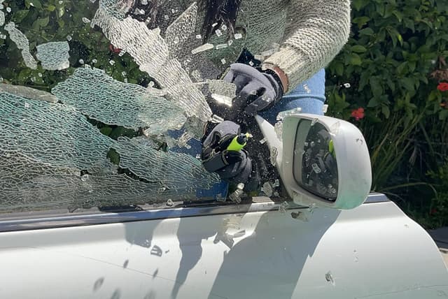 Detalle 2 de resqme Porte-clés sécurité voiture : brise-vitre et coupe-ceinture (lot de 6) jaune