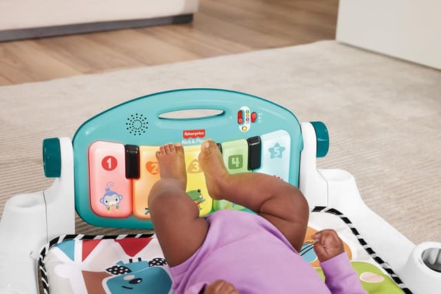 Detalle de Fisher-Price Glow & Grow Gimnasio con sonidos y luces 🐻