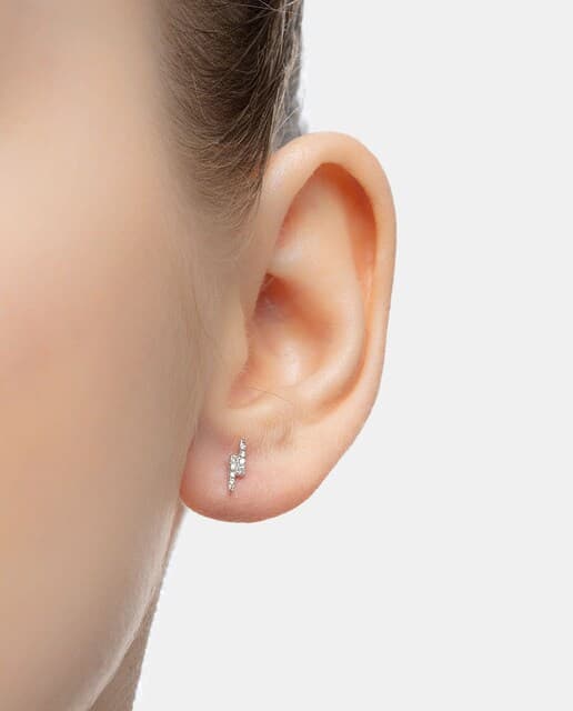 Detalle 2 de Djula Pendiente Magic Touch de oro y diamante