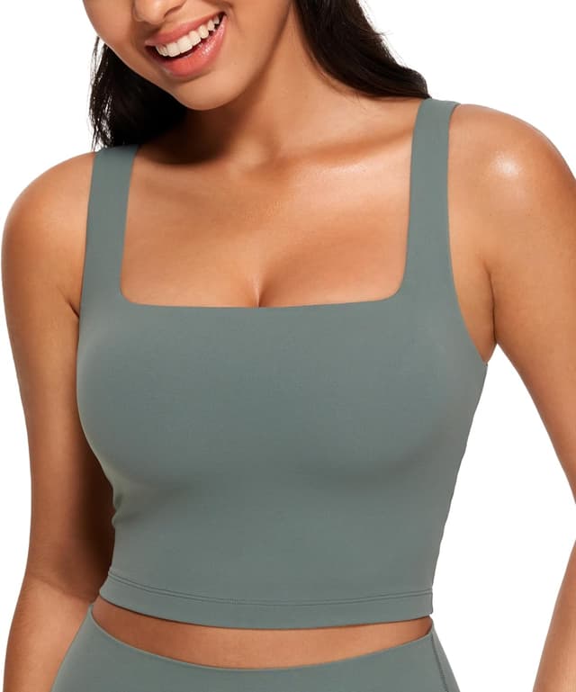 Detalle de CRZ YOGA Butterluxe reggiseno sportivo imbottito con collo quadrato, spalline larghe e coppe removibili per yoga e low impact