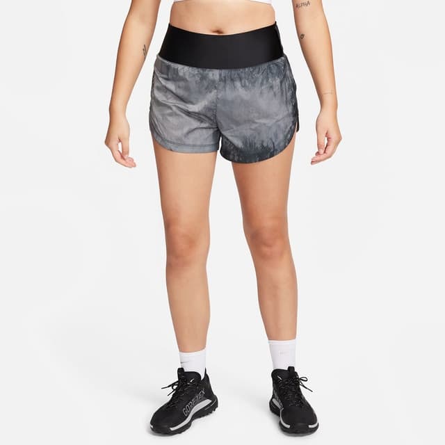 Detalle de Nike Short de mujer Trail short 3 bolsillos 1 cremallera