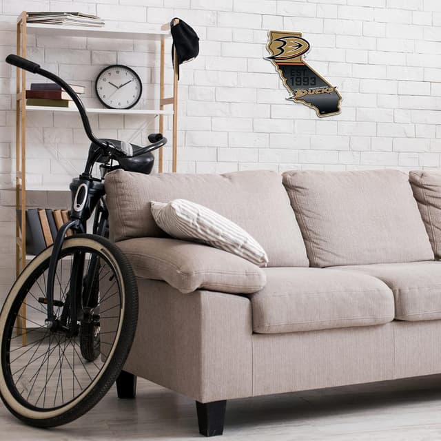 Detalle de NHL Rico Industries Pennant Shape Cut Pennant (Soft Felt, EZ to Hang) for Home & Living Room Décor