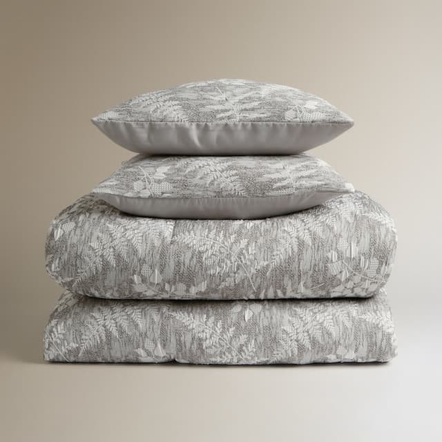 Detalle 2 de Basics de El Corte Inglés edredón reversible Natura con funda de cojín