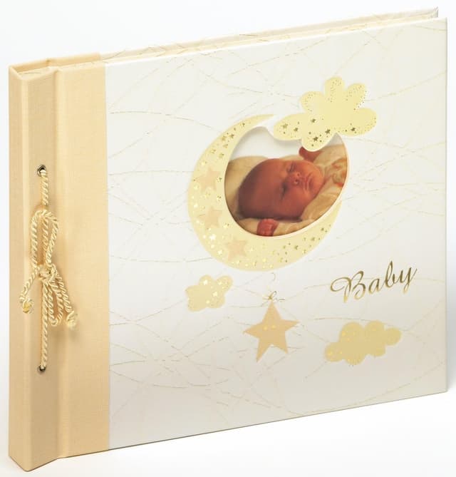 Detalle de walther design Babyalbum creme UK-114 mit Cover-Ausstanzung und Prägung