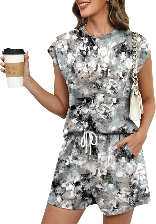 Detalle de Rapbin women’s two-piece tracksuit set with cap sleeves, shorts & pockets (loungewear co-ord)