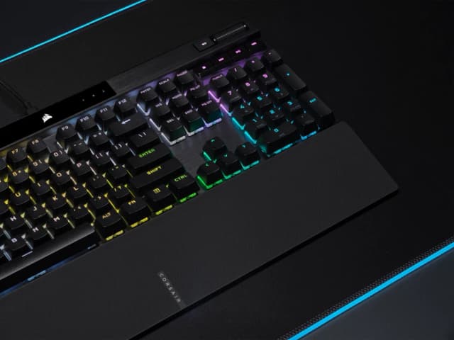 Detalle de Corsair K70 RGB PRO Optisch-mechanische Gaming-Tastatur (QWERTZ) mit Cherry MX Red