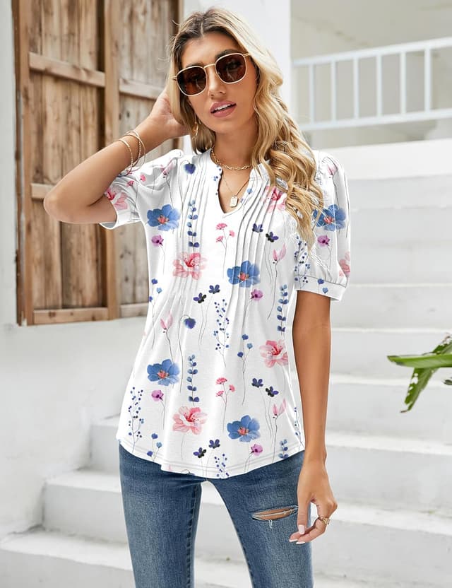 Detalle de EFFAN Women’s V-Neck Puff Short Sleeve Pleated Floral Tunic Top
