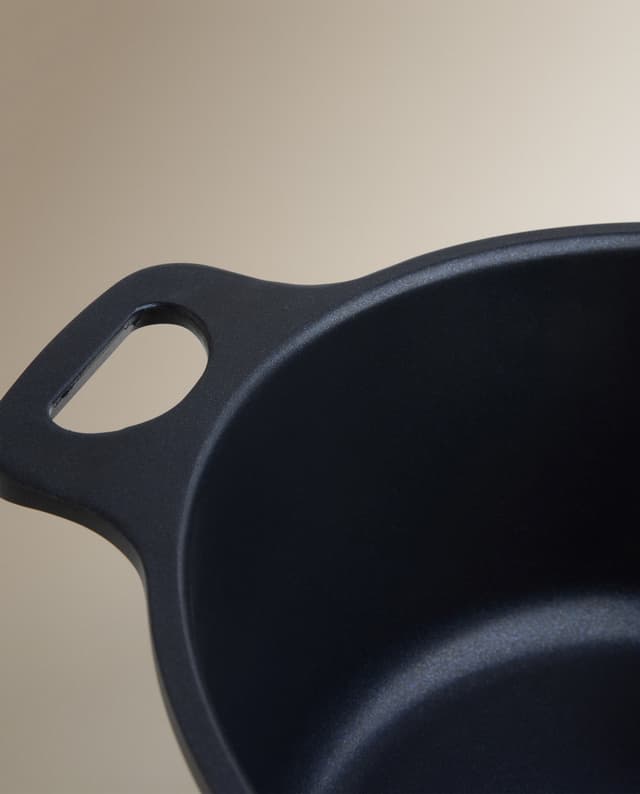 Detalle de El Corte Inglés Excellent Pro cacerola de aluminio fundido