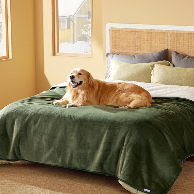 Detalle de LE SURE Waterproof Fleece Blanket (229x218cm) – reversible Sherpa & flannel throw in olive green