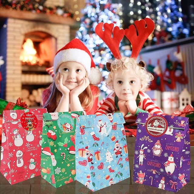Detalle de AUERVO 48 Geschenktüten Weihnachten bunt klein inkl. Aufkleber – Papiertüten für Kekse, Giveaways & Kindergeburtstag