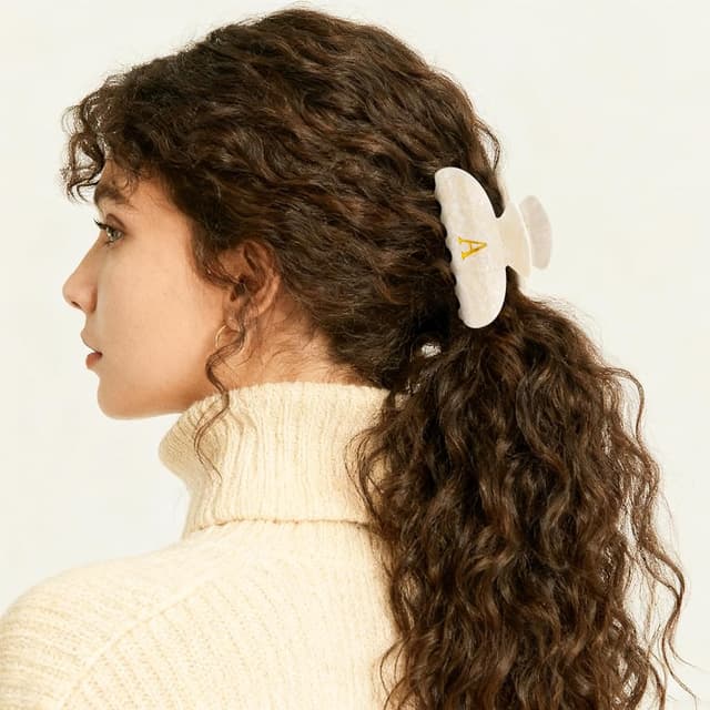 Detalle de Fycert Glitter & Acrylic Monogram Hair Claw Clips for Women (Gold, M)