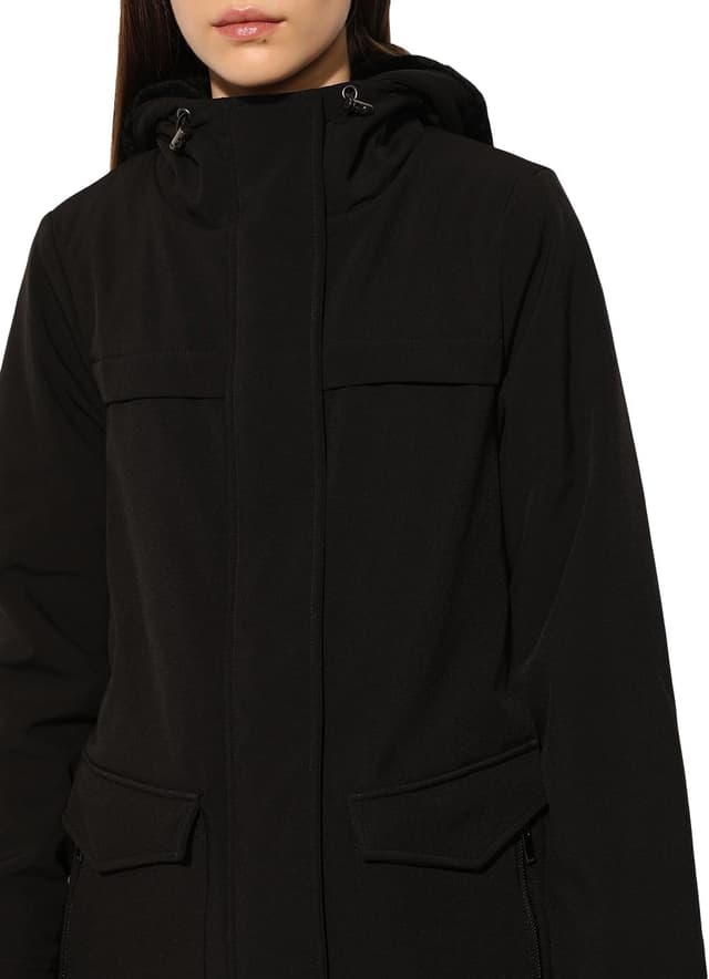 Detalle de ONLY Puffer Jacket ONLMAASTRICHT: la parka imbottita da donna pensata per giornate difficili