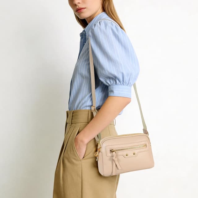 Detalle 2 de LassZone vegan leather crossbody bag for women – small phone purse with adjustable strap and multi-pocket design