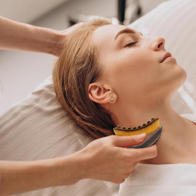 Detalle de Lymphatic Drainage & Contour Face Brush for chin and jawline dry brushing (1pc)