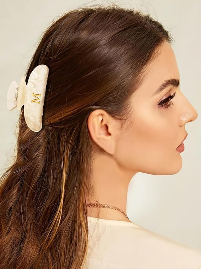 Detalle 2 de LILIE&WHITE Fermaglio Lettera M