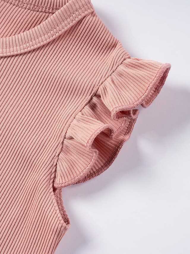 Detalle de KISLOVE girls’ ribbed ruffle T-shirt and shorts set (summer 2-piece)