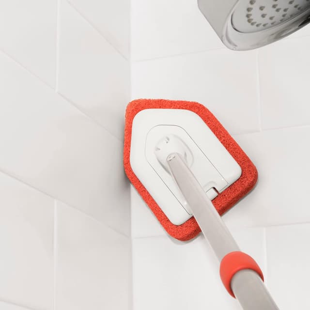 Thumbnail 3 de OXO Good Grips Extendable Tub & Tile Scrubber Refll Red