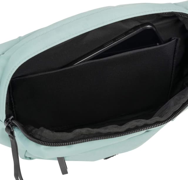 Detalle 1 de Expatrié Justine Bauchtasche Mint 24 x 17 cm