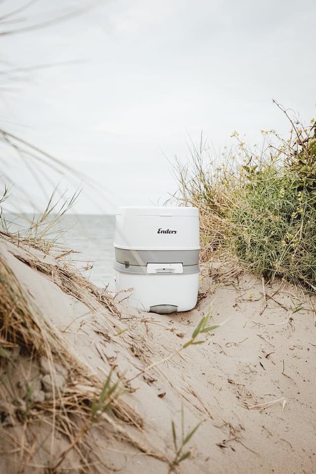 Detalle 2 de Enders Campingtoilette SUPREME Mobil WC Chemietoilette