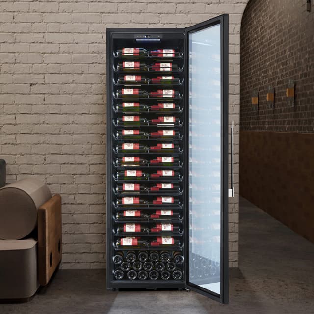 Detalle de La Sommelière PRO160FRESH vinoteca para 160 botellas con rango 0ºC–18ºC