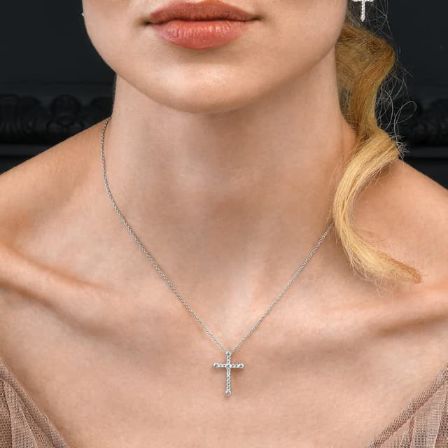 Detalle de Collier croix namana en argent sterling 925 plaqué rhodium avec pendentif serti de zirconia (femme)