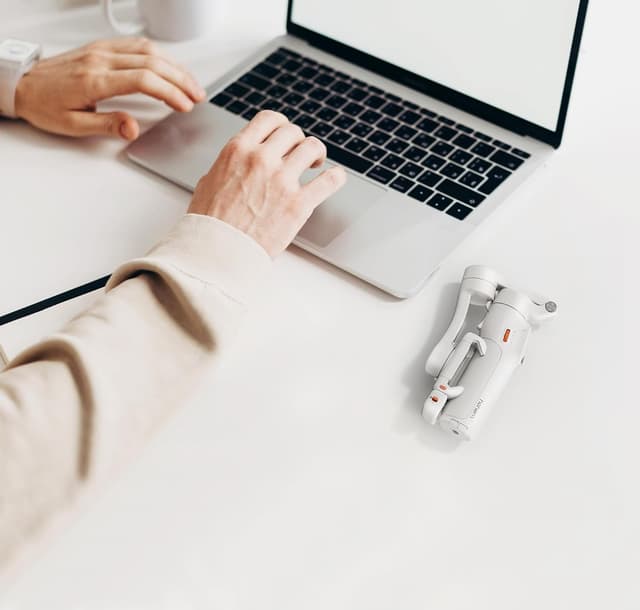 Detalle de Hohem iSteady V3 Stabilisateur Smartphone 3 axes avec AI-Tracker magnétique