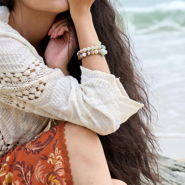 Detalle de Bivei set bracciali in pietra naturale Cristallo verde con charm loto, perline 8 mm (lotus chakra) elastici