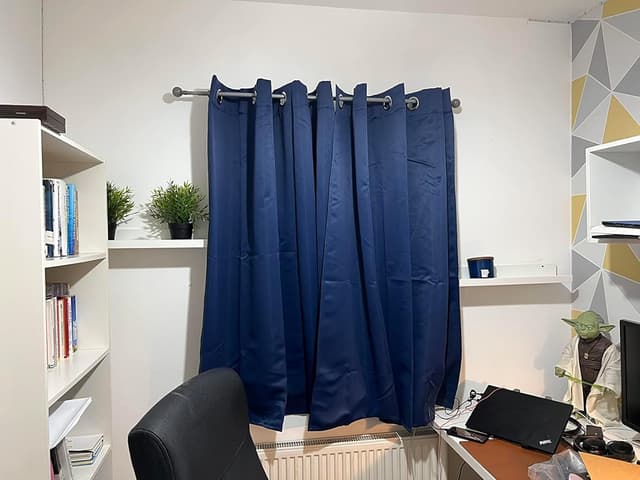 Detalle 2 de Thermal Insulated Blackout Ring Top Eyelet Curtains Navy (2 panels) 46 x 90 inches