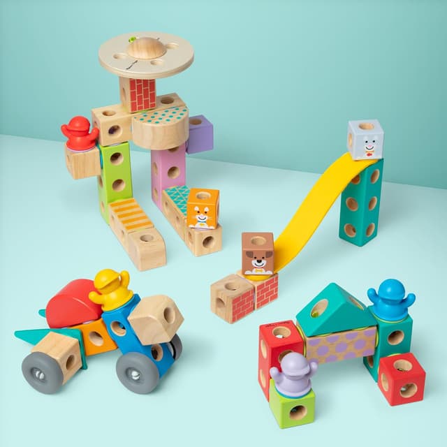 Detalle 2 de Melissa & Doug Blockables Stadt Bauset (73-teilig) mit Holzbausteinen und Steckverbindungen