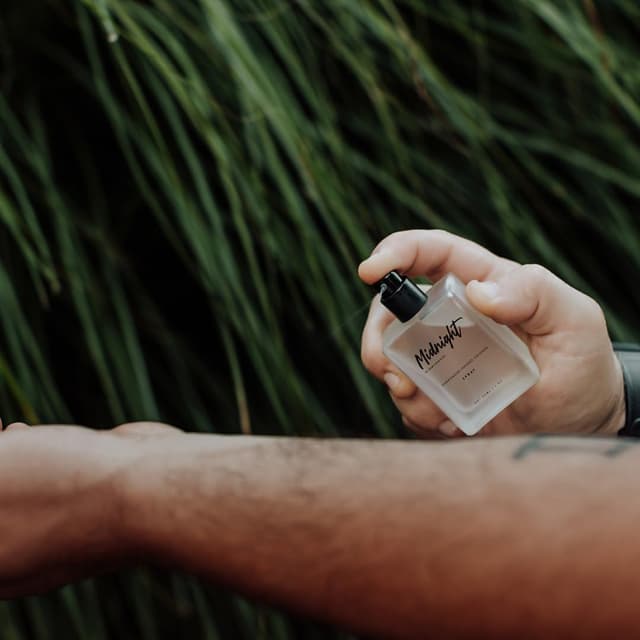 Detalle de RawChemistry Midnight Pheromone Infused Cologne for Men (Alcohol-Free, Oil-Based)