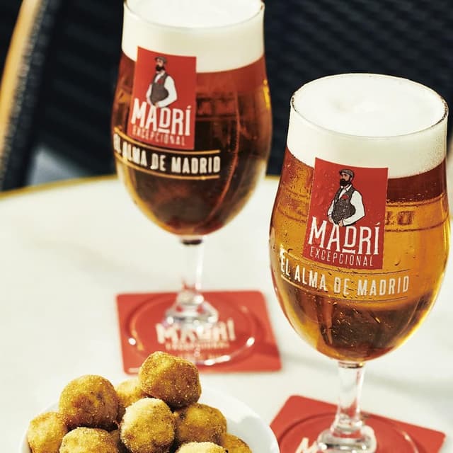 Detalle 2 de Madrí Excepcional Lager 🍺 Caja 24x330ml (7.920ml)