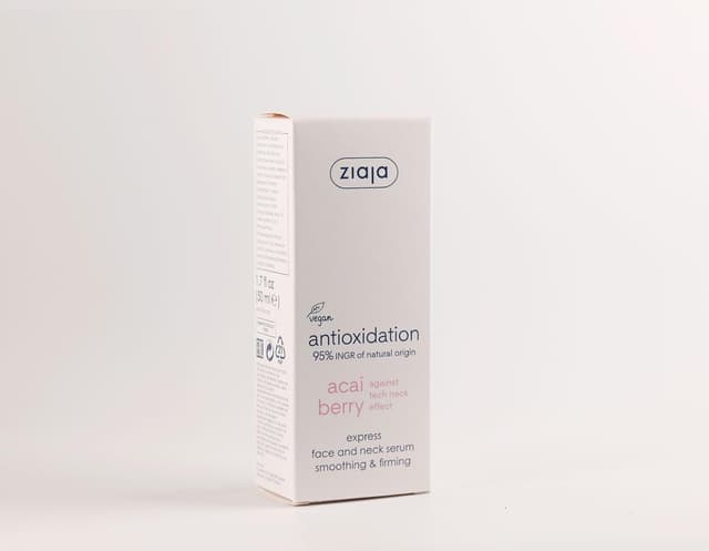 Detalle 2 de Ziaja Acai Serum für Gesicht und Hals 50 ml