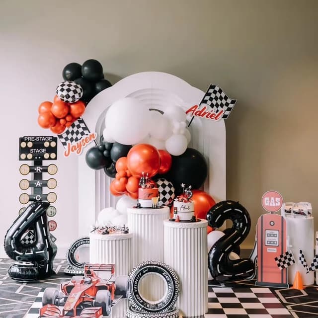 Detalle 2 de 40 inch Race Car Black Number 8 Mylar Balloon (Racetrack theme)