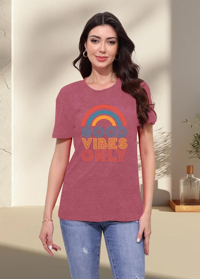 Detalle 2 de Qskall Women’s Vintage Rainbow “Good Vibes Only” T-Shirt