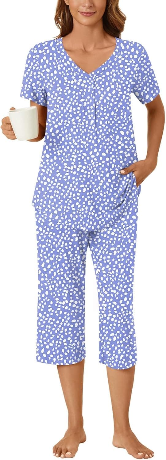 Detalle de Bestbee Women’s 2-Piece Pajama Set (V-Neck Top & Capri Pants with Pockets) — Summer Lounge Sleepwear