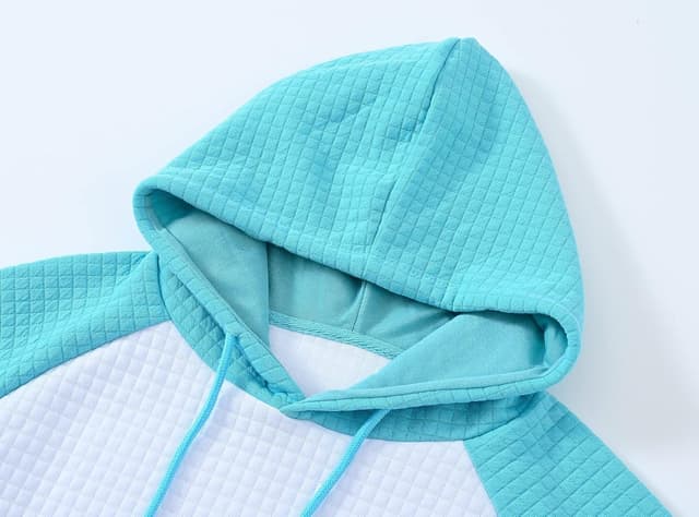 Detalle 2 de YuKaiChen men’s pullover hoodie with plaid jacquard patchwork, drawstring hood and pockets